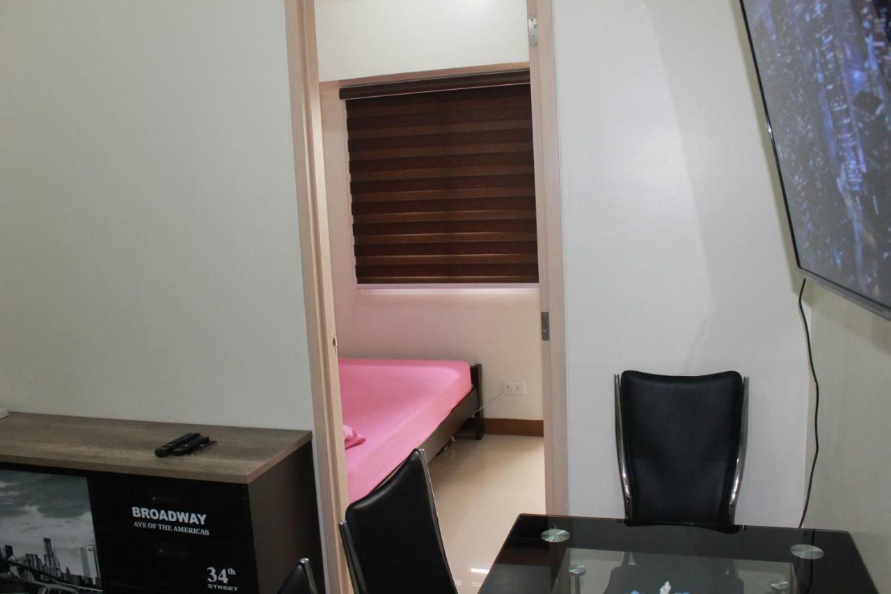 Apartment Field Residences At The Back Of Sm Sucat, Paranaque