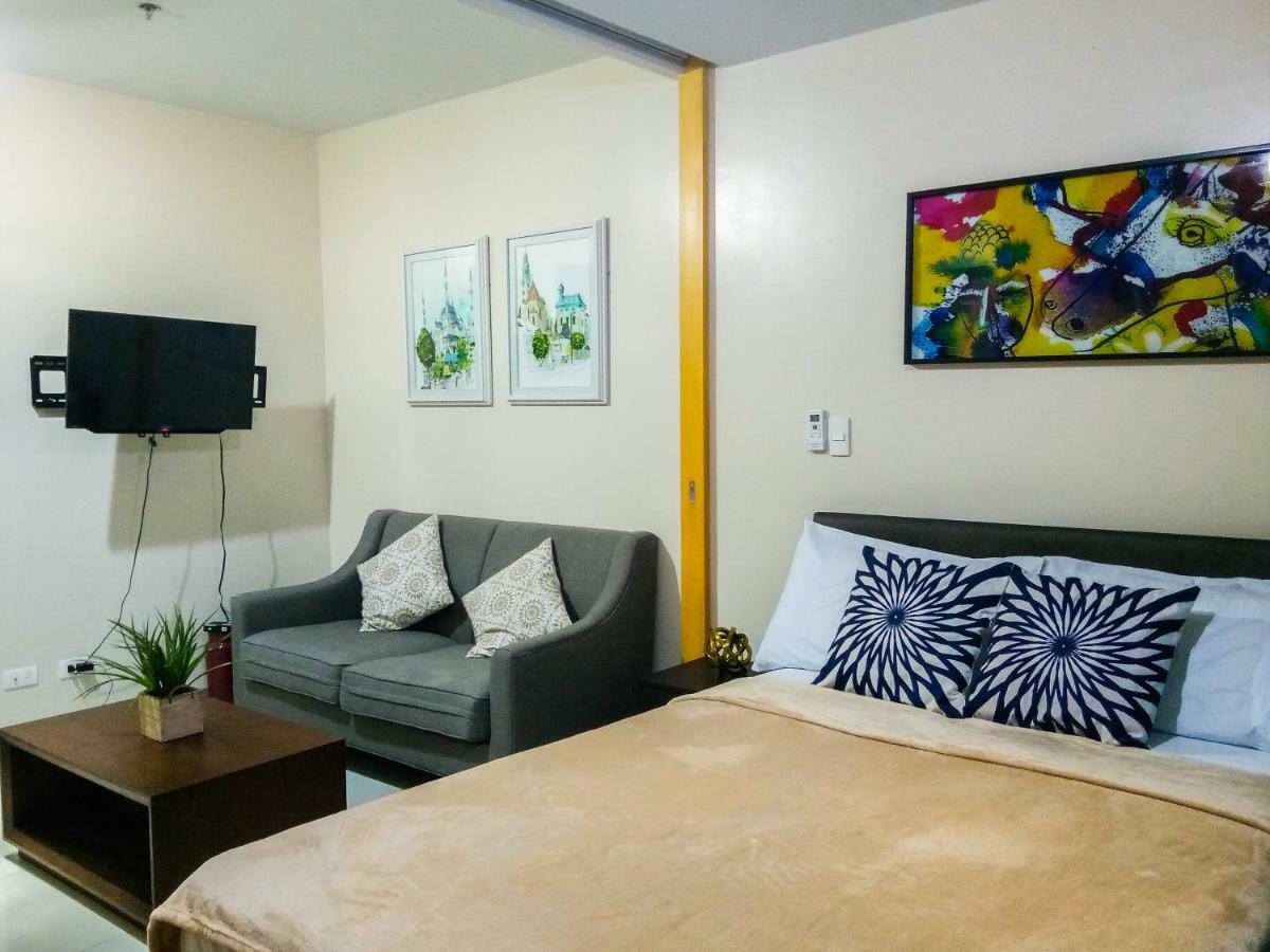 Uptown Mall Area Bonifacio Apartment Manila