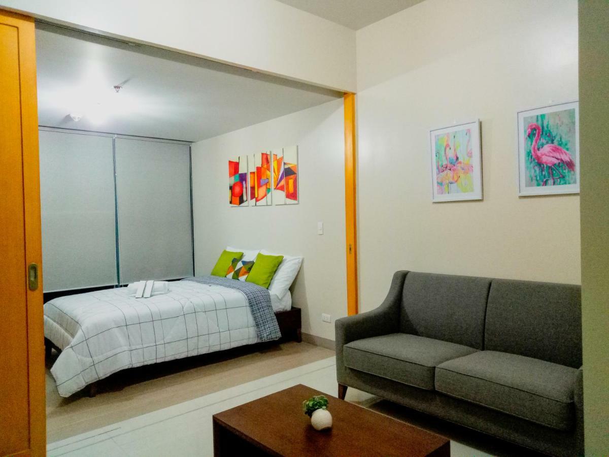 Apartment Uptown Mall Area Bonifacio Manila