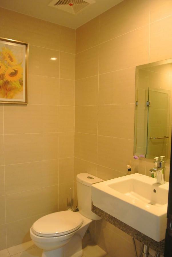 One Uptown Apartment Manila