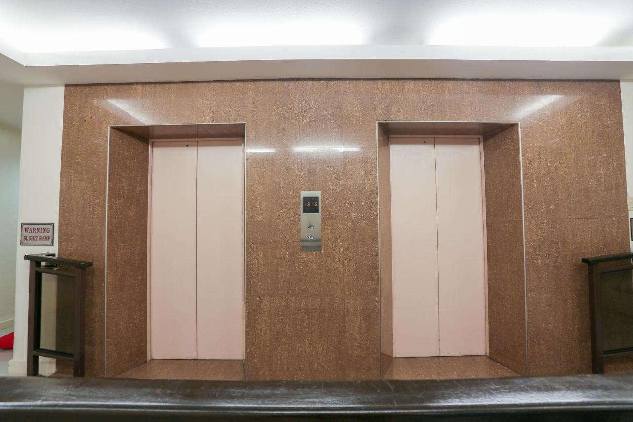 Hotel Paragon Tower 2*
