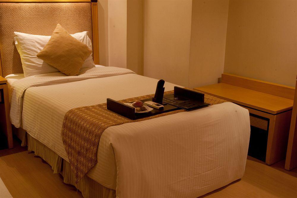 G By Waterfront 3* Manila