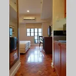 Stay At The Olympia, Prime Makati Location Near Ayala Triangle Gardens -Free Wifi And Pool Use