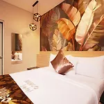 8 Mango Hotel