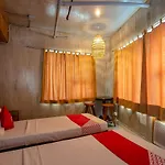Oyo 821 Connector Hostel