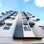 Airobedz Makati - A Value Hotel