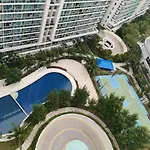 Azure Urban Resort Residences Maui 1815