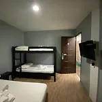 Oyo 878 Dg Budget Hotel Naia