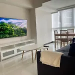 Bright 2-Bedroom Condo With Pool In Bgc Uptown