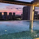 Capital O 804 The Residences At Bonifacio Civic Center