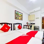 Oyo 893 Dian Suites Makati