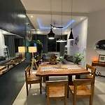 Luxurious & Spacious Suite At The Heart Of Manila