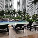 Ebony\'S Place At Shore Residences