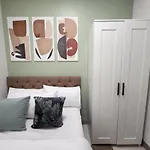 Serene Suites At S Residences Moa Complex
