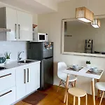 A2J 1Br Luxury River View Suite Near Rockwell Mall