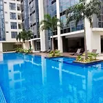City View, 1Br Condo, One Eastwood Avenue Tower 2, Eastwood City, Quezon City, Manila, Philippines -Requires Proof Of Id & Vax Card-