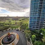 Enjoy Bgc Sunset And Golf Course View 2 Bedroom Loft With 100Mbps Internet Connection