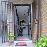 Oyo 896 Silverio Suites
