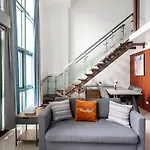 Modern Loft, 65 In Uhd Tv W Fast Wifi + Pool & Gym