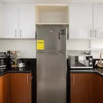Modern Loft, 65 In Uhd Tv W Fast Wifi + Pool & Gym