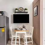 Shore 2 Apartment With Balcony