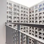 Shore 2 Apartment With Balcony