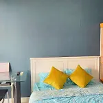 Nice And Cozy Studio Near Greenbelt Makati With Balcony