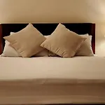Casa Antonio At Uptown Parksuites Two