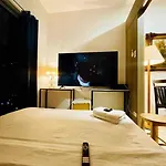 Beautiful 1Br Balcony W/65Uhdtv Wifi Netflix, Pool