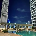 Beautiful 1Br Balcony W/65Uhdtv Wifi Netflix, Pool