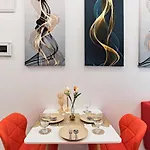 1Br Suite In Uptown Bgc