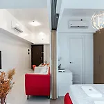 1Br Suite In Uptown Bgc