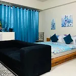 One Palm Tree Villas Condominium - Studio 5Th Fl With Balcony - Across Terminal 3 Airport