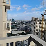 Chic 2 Bedroom Edsa Apt With Balcony