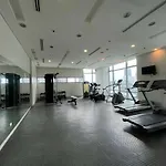 Modern Bayview Condo In 8 Adriatico