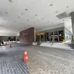 Modern Bayview Condo In 8 Adriatico