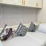 One Seven Suite At Trees Residences