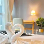 Cozy Luxury In Uptown Parksuites Bgc