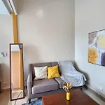 One Uptown In Bgc Chic & Trendy 1Br 200Mbps Fiber
