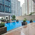 One Uptown In Bgc Chic & Trendy 1Br 200Mbps Fiber