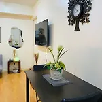 Cozy And Minimalist Room Near Airport