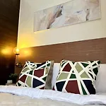 Zen Homestay In Makati Cbd