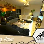 Luxurious 2 Bedroom Family Suite Plus Maid Rm In Eastwood City