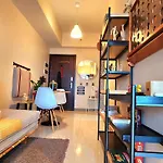 Spacious Unit At Uptown Parksuites Across Uptown Mall And Mitsukoshi Mall Free Parking With Washer