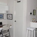 Spotless Cozy Studio Unit @ 150 Newport Across Naia T3