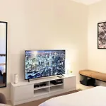 Camari Mandaluyong Staycation 2 With Ps4, 400Mbps Wifi, Pool, Netflix Near Mrt Boni, Bgc, Megamall, Makati