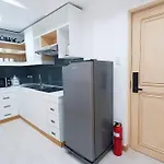 Travelers Inn - Cozy Capsule Bunks, Makati