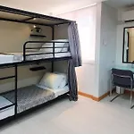 Travelers Inn - Cozy Capsule Bunks, Makati