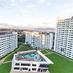 Free Parking, Pool, Gym, Netflix, Wi-Fi, Ps4!