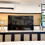 Tropical Oasis W/ The Best View Of Bgc + Netflix